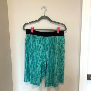 Lululemon T.H.E. Shorts Size Medium
